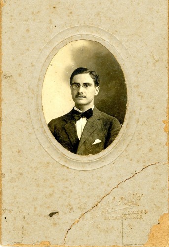 Fue presidente de la Sociedad Jurídica de Santander, fundada en 1919.