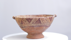 Copa de base mediana, uso ceremonial, decorada con aplicación ondulada, procedencia Oiba